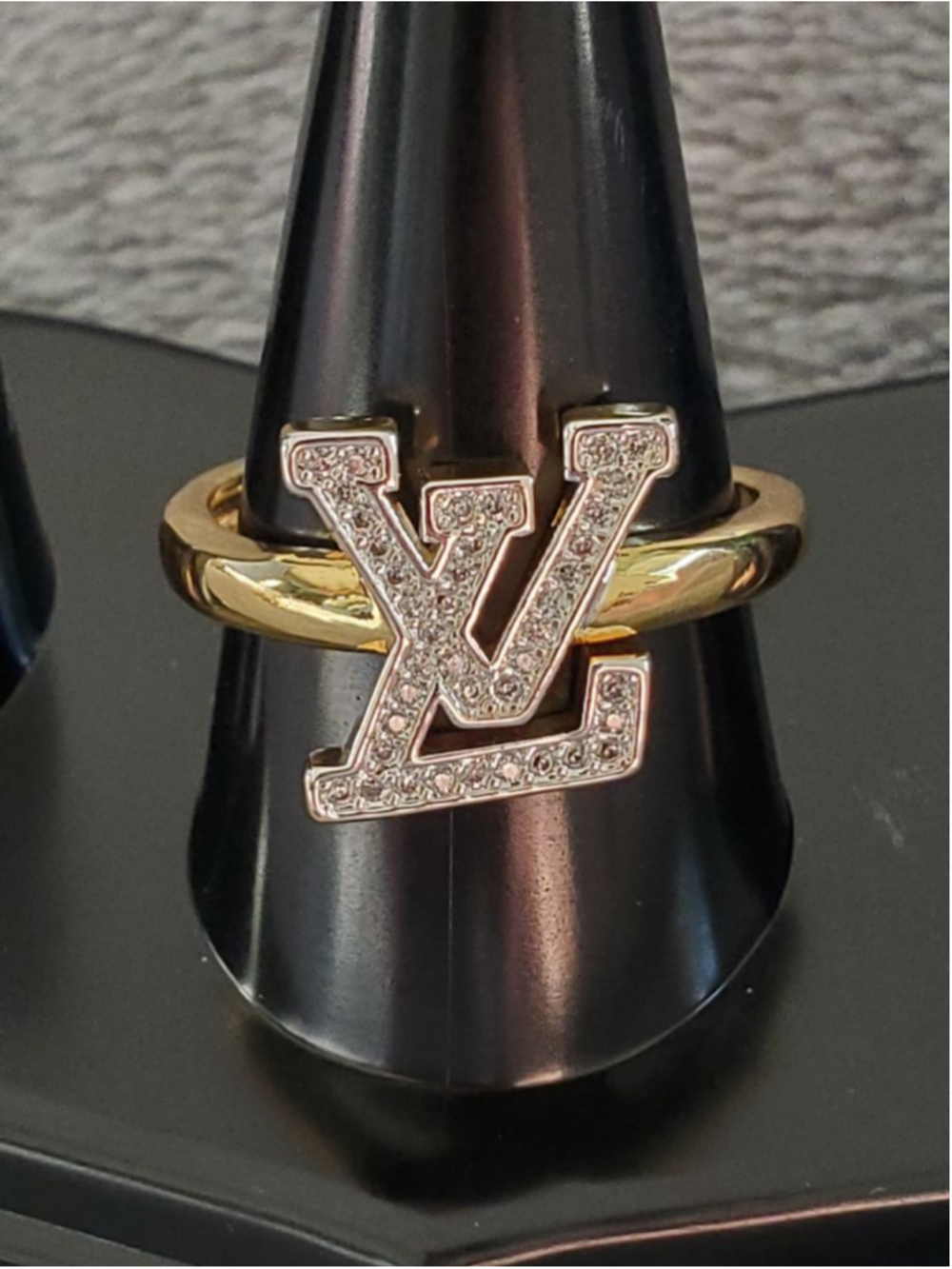 ✨💛 MUST‑HAVE GOLD AND RHINESTONE RING 💍 Adjustable starting at Size 8+